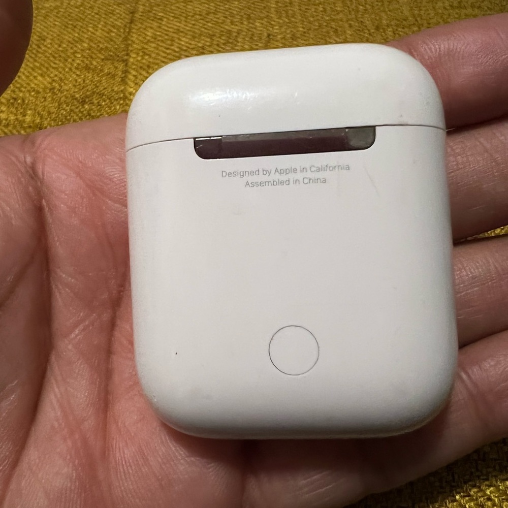 AirPod Generation 1 - Picture 2 of 6